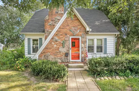 325 Orchard St, Grand Blanc, MI 48439