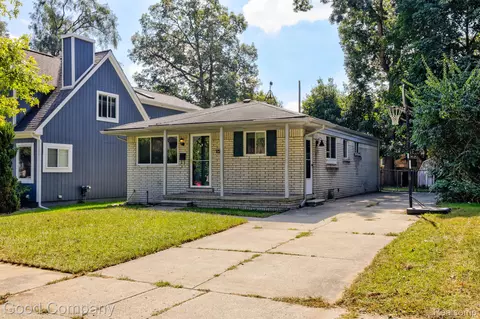 8449 Yale St, Oak Park, MI 48237