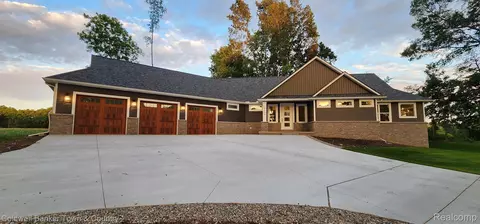 4750 Lakeshire Dr, Howell, MI 48843