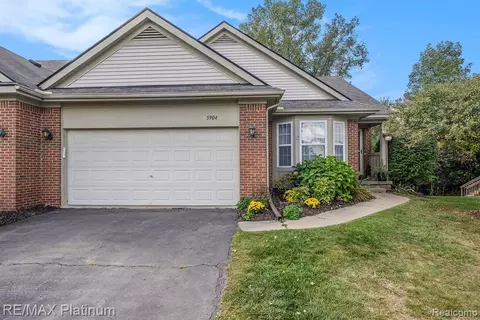 5904 Augusta Ln, Grand Blanc, MI 48439