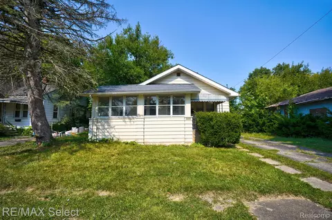 2202 Raskob St, Flint, MI 48504