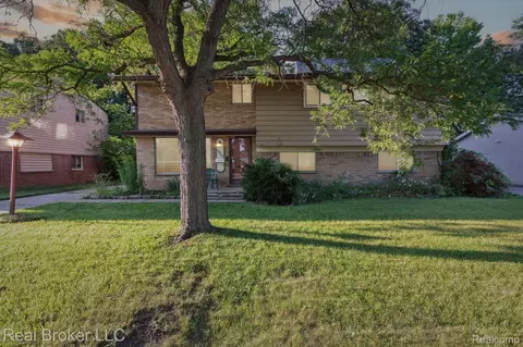 29736 Pickford St, Livonia, MI 48152