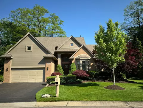 4616 Woodbine Cir, West Bloomfield, MI 48323