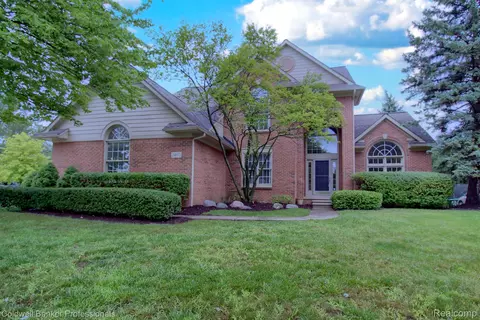24072 Devonshire Dr, Novi, MI 48374
