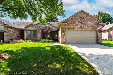 4442 Wisteria Crt Ct, Warren, MI 48092