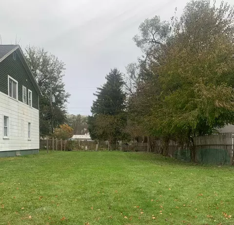 1827 E Pearl Ave, Hazel Park, MI 48030