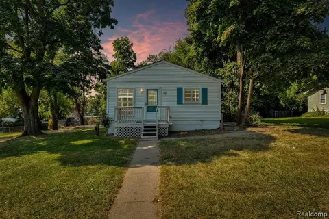 81 Euclid Ave, Pontiac, MI 48342