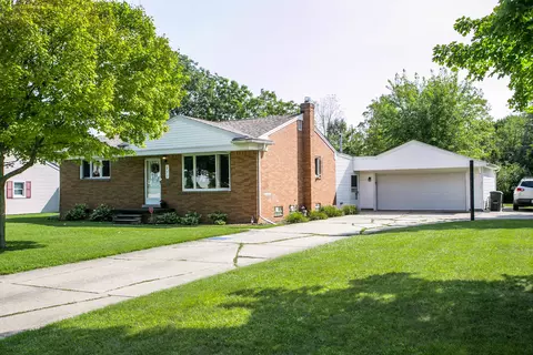 211 Connecticut Ave, Marysville, MI 48040