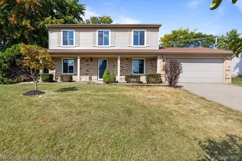 88 Foxboro Dr, Rochester Hills, MI 48309