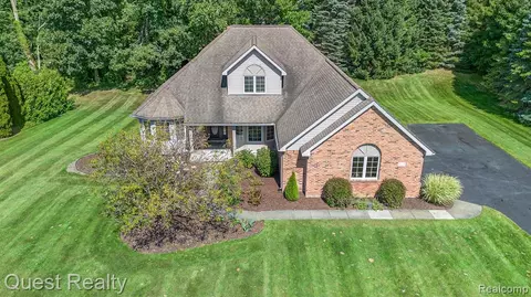 5780 Garnet Cir, Clarkston, MI 48348