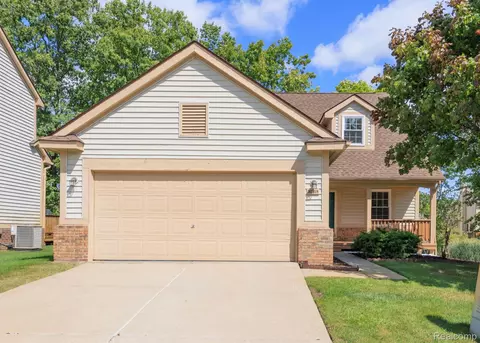 30718 Tanglewood Dr, Novi, MI 48377