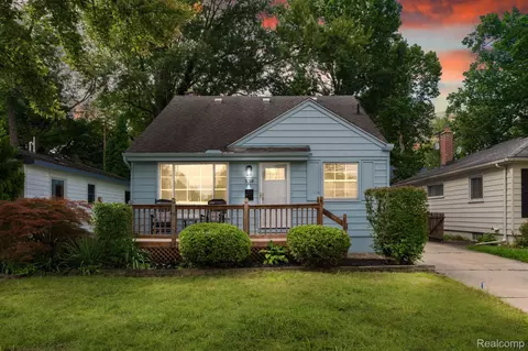 338 Roth Blvd, Clawson, MI 48017