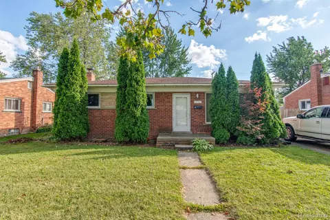 3242 Pearl Ave, Warren, MI 48091