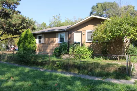2112 Curry St, Flint, MI 48506
