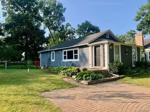 3732 Overfield St, White Lake, MI 48383