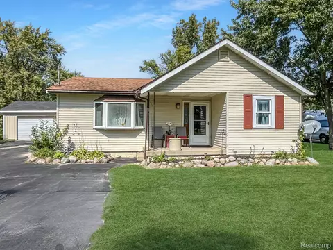 1093 Burns St, Mount Morris, MI 48458