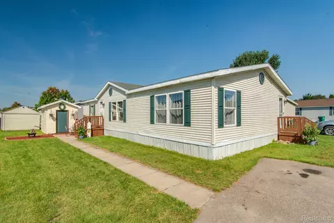 8285 Feather Holw, Tyrone, MI 48430