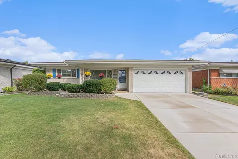 29362 Desmond Dr, Warren, MI 48093