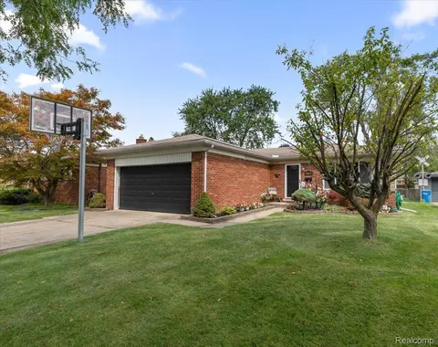14615 Masonic Blvd, Warren, MI 48088