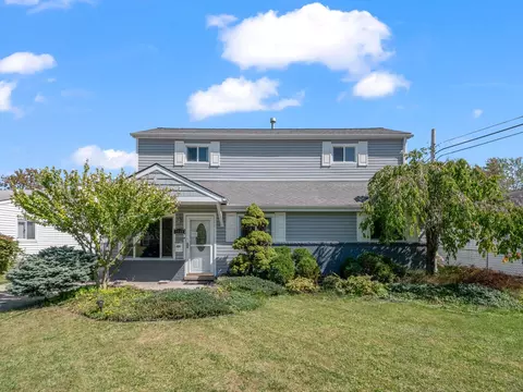 1645 Northgate St, Westland, MI 48186