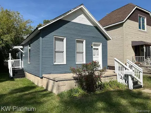 1205 Howard St, Port Huron, MI 48060