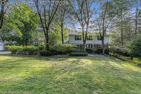 3609 Larkwood, Bloomfield Hills, MI 48302