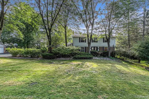 3609 Larkwood, Bloomfield Township, MI 48302