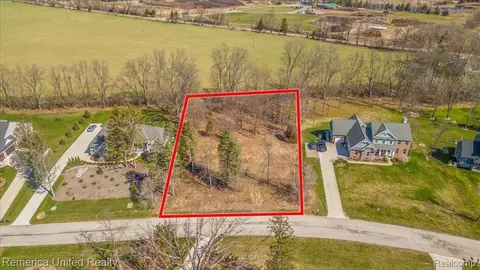 10415 Oak Shore Dr, Green Oak, MI 48178
