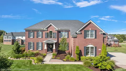 3796 Red Cedar Crt Ct, Oakland, MI 48363
