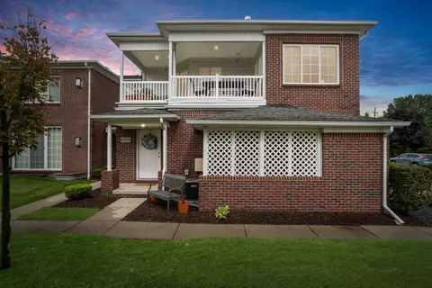 6749 Boulder Pointe Dr, Washington, MI 48094