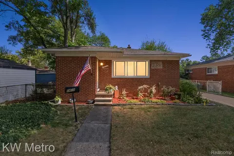 1411 S Campbell Rd, Royal Oak, MI 48067