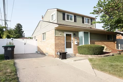 23262 Hayes St, Taylor, MI 48180