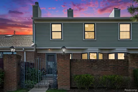 30979 Country Blf 163 22 Blf #163, Farmington Hills, MI 48331