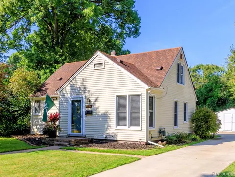 2715 Bacon Ave, Berkley, MI 48072