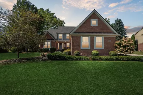 181 Nairn Cir, Highland, MI 48357