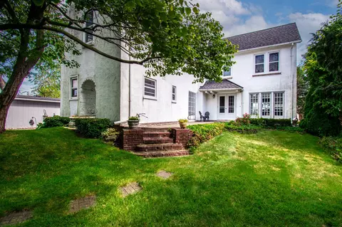 33300 Jefferson Ave, Saint Clair Shores, MI 48082