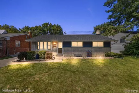 21213 E 12 Mile Rd, Saint Clair Shores, MI 48081