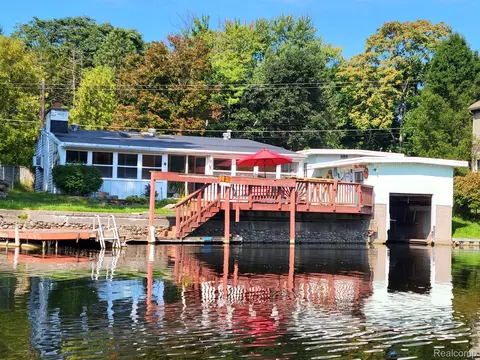 11349 Outer Dr, Putnam, MI 48169