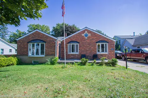 27132 Bohn St, Roseville, MI 48066