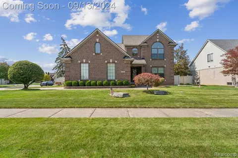 15588 Applewood Ln, Southgate, MI 48195