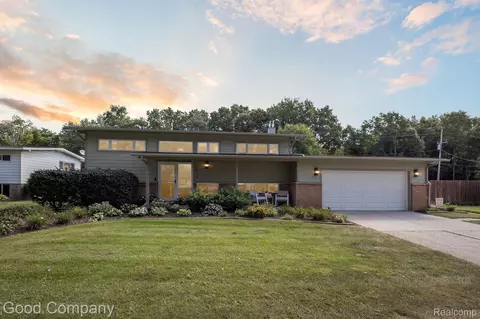 1890 Big Trail Rd, Commerce, MI 48390