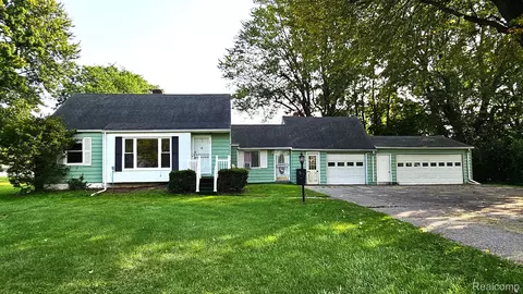 1453 W Stanley Rd, Mount Morris, MI 48458