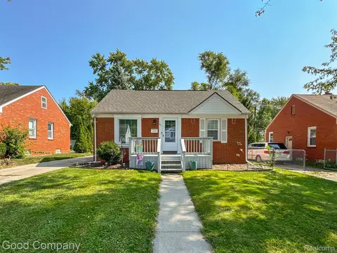 241 Pioneer Dr, Pontiac, MI 48341