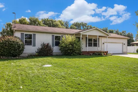 126 Walker Dr, Morrice, MI 48857