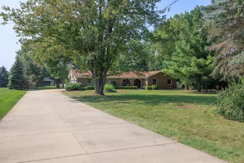 24633 Dinser Dr, Novi, MI 48374