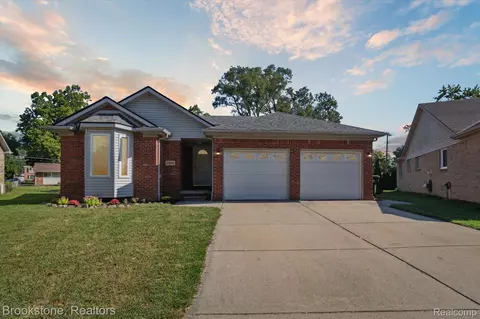 43196 Tall Pines Crt Ct, Sterling Heights, MI 48314