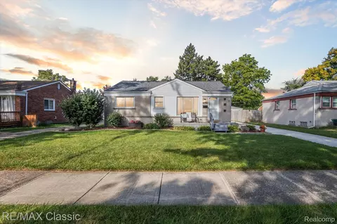 11055 Oxbow St, Livonia, MI 48150