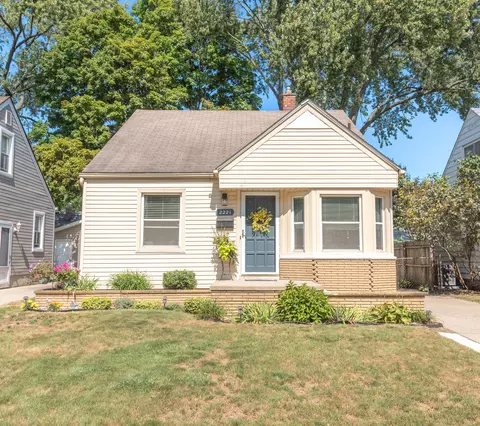 2221 Harwood Ave, Royal Oak, MI 48067