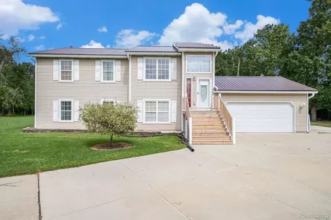 1253 E Reid Rd, Grand Blanc, MI 48439