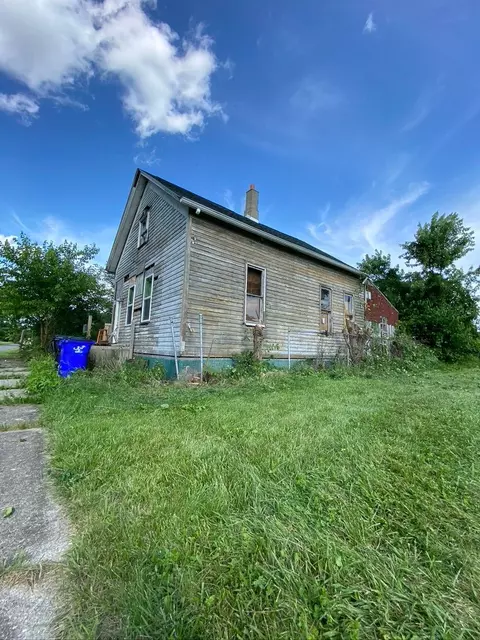 2642 E Willis St, Detroit, MI 48207